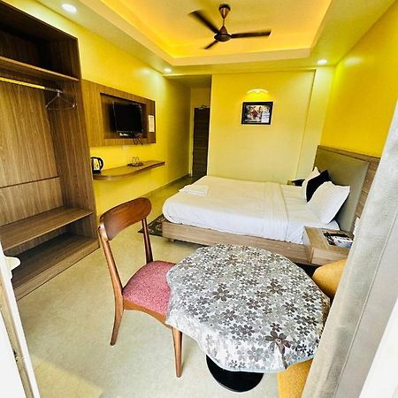 Royal Beach International Puri Exterior photo