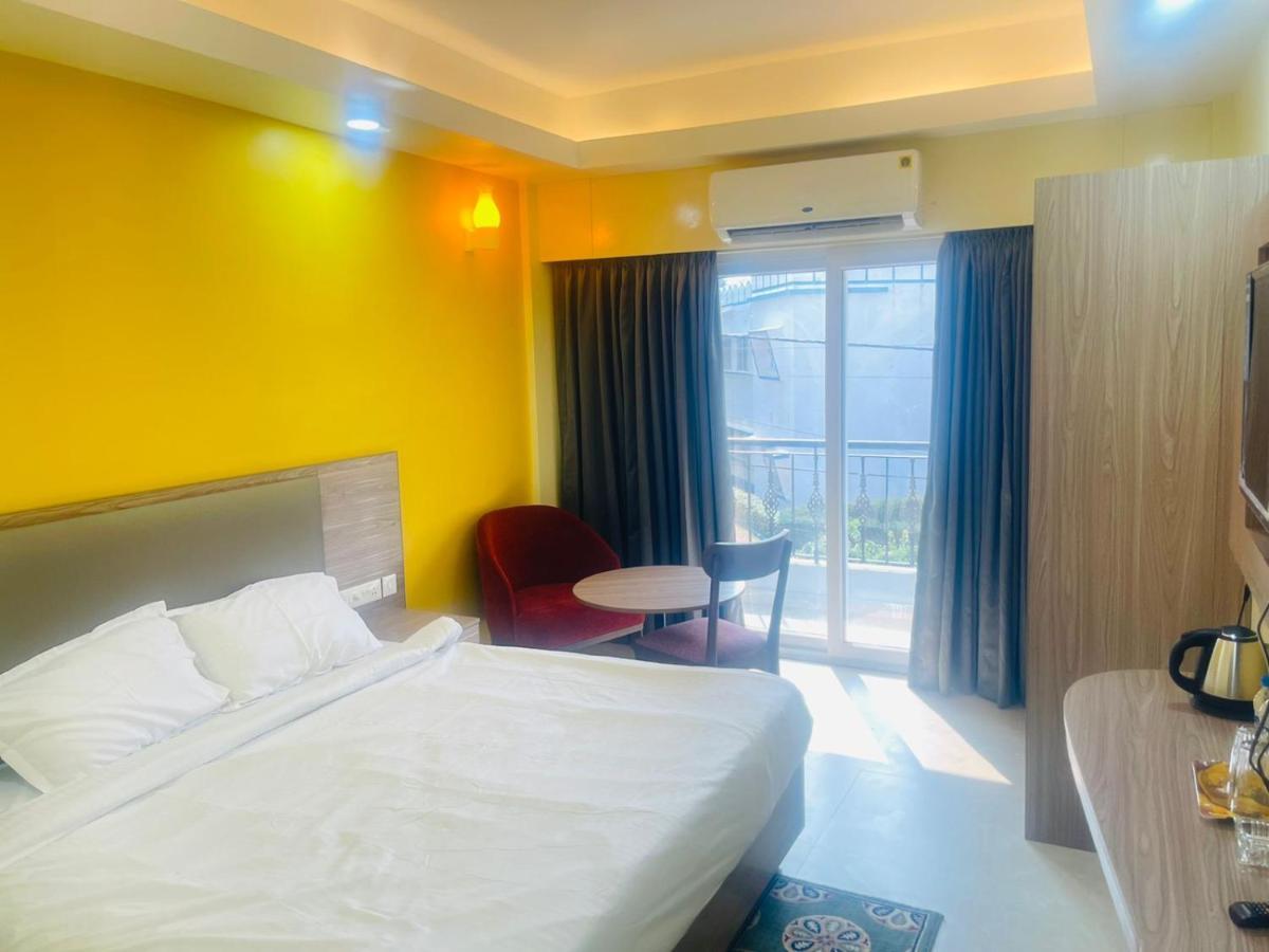 Royal Beach International Puri Exterior photo