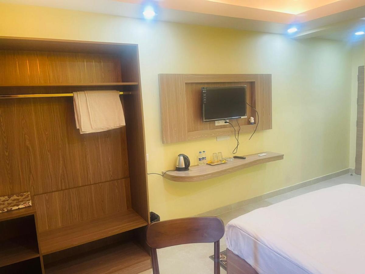 Royal Beach International Puri Exterior photo