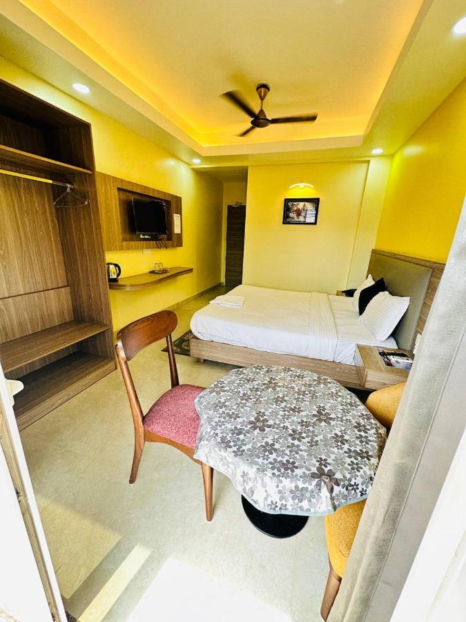 Royal Beach International Puri Exterior photo