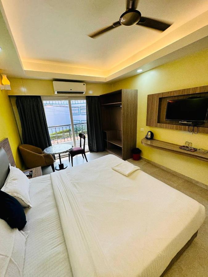 Royal Beach International Puri Exterior photo