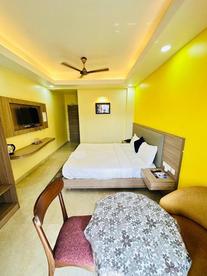 Royal Beach International Puri Exterior photo
